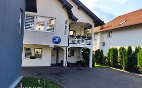 Apartments Airport Inn